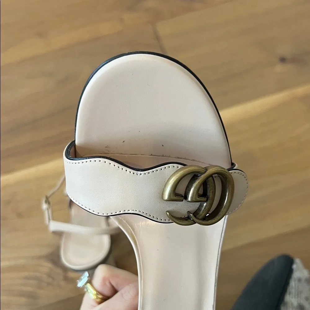 Gucci Cream Heels with Gold Accent - Picture 8 of 9